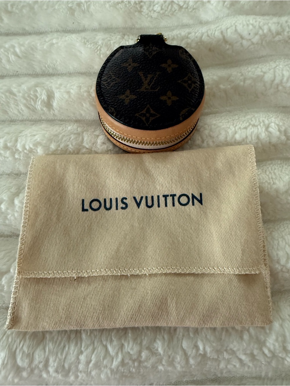 Louis Vuitton Monogram Round Cosmetic Case with Natural Vachetta Trim